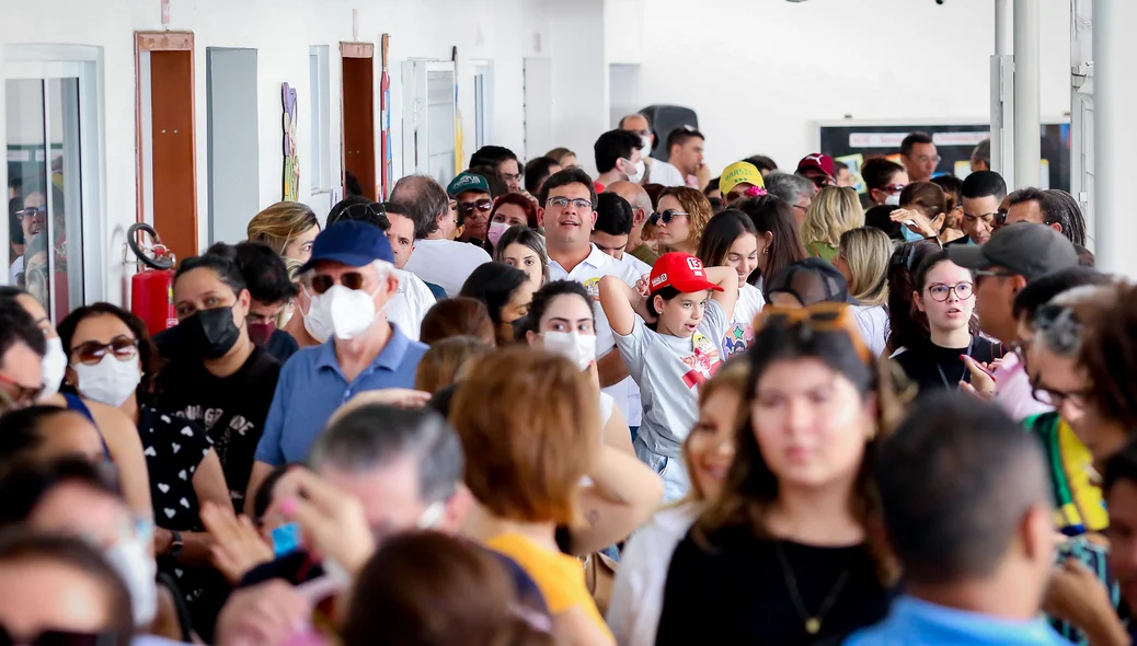 Rafael Fonteles na fila de votação