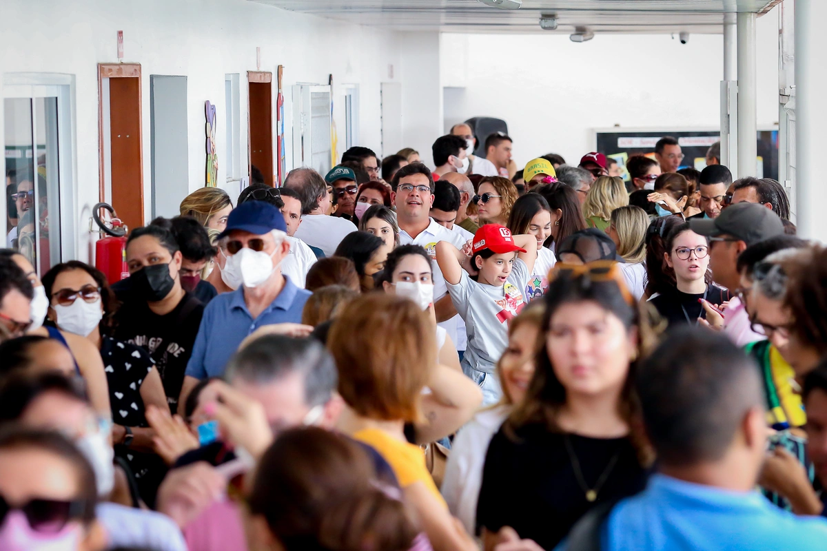 Rafael Fonteles na fila de votação