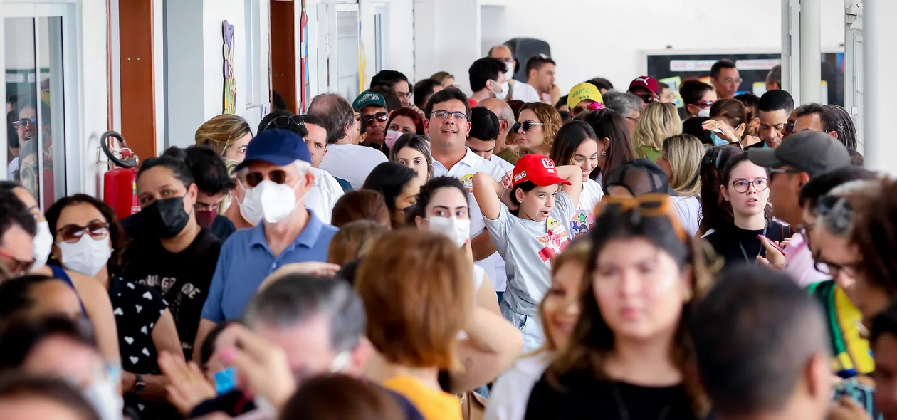 Rafael Fonteles na fila de votação