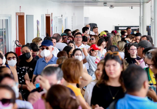 Rafael Fonteles na fila de votação