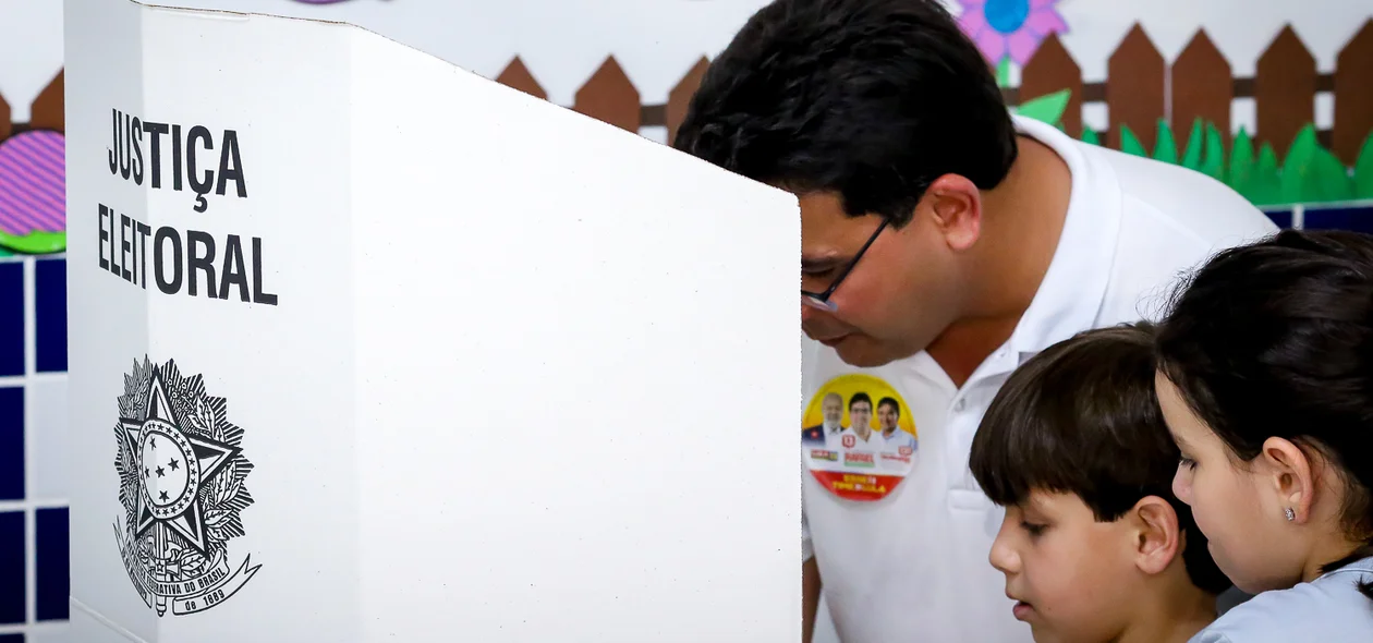 Rafael Fonteles votou com a presença dos filhos