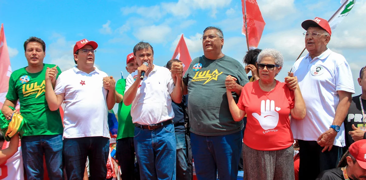 Rafael Fonteles, Wellington Dias, Flávio Dino, Regina Sousa e Dr. Pessoa participam de ato pró-Lula