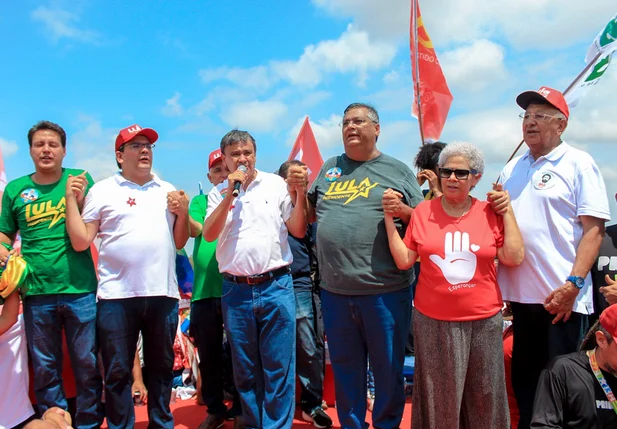 Rafael Fonteles, Wellington Dias, Flávio Dino, Regina Sousa e Dr. Pessoa participam de ato pró-Lula
