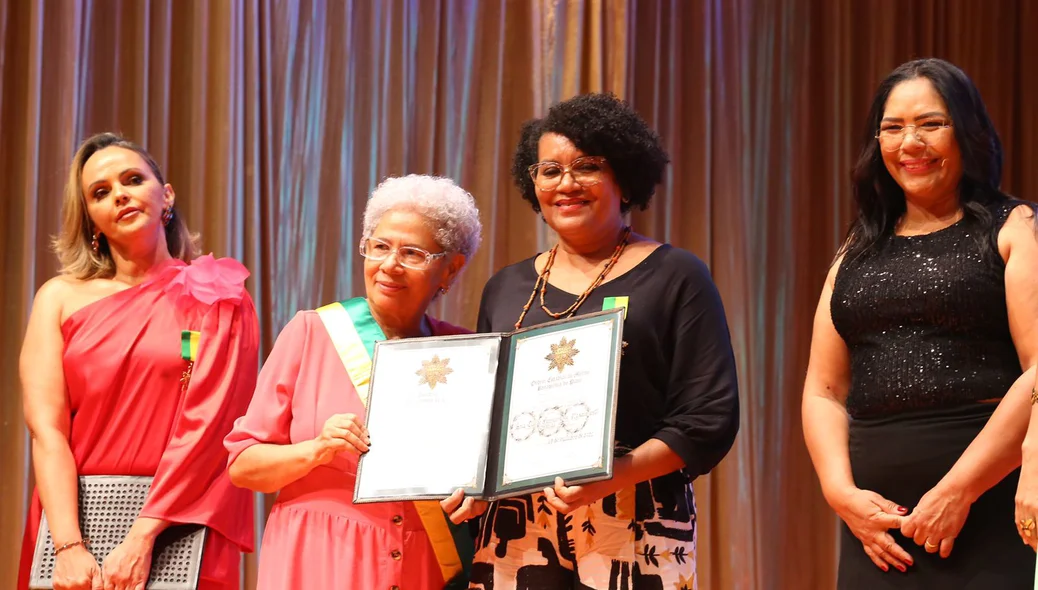 Regina Sousa com homenageados