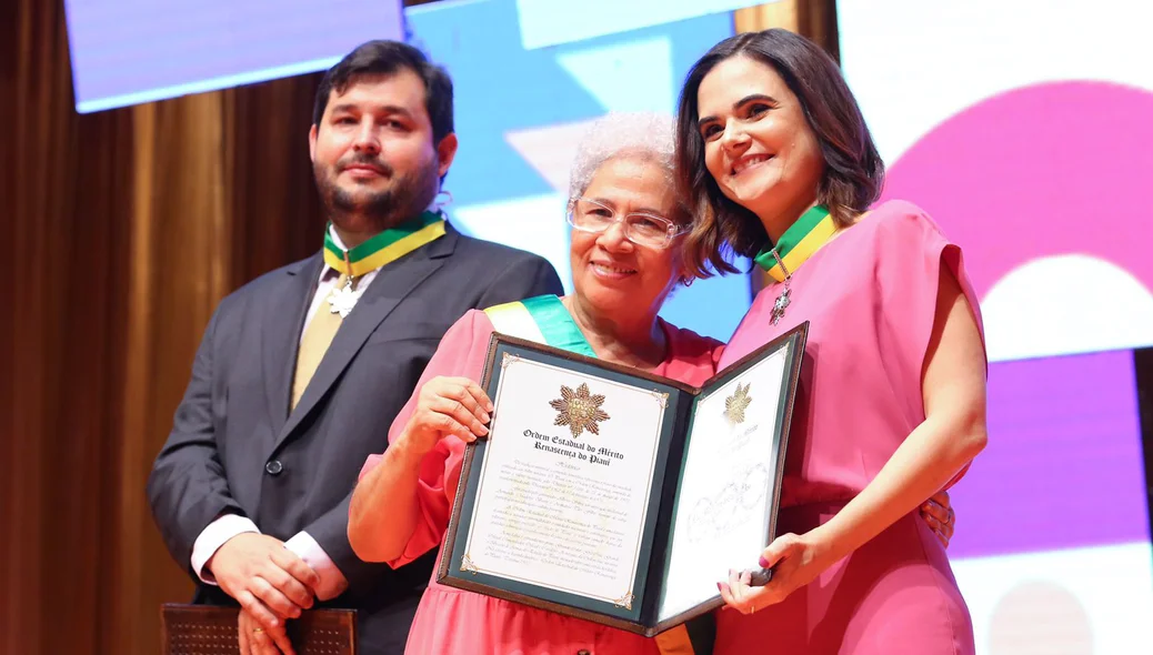 Regina Sousa e homenageada