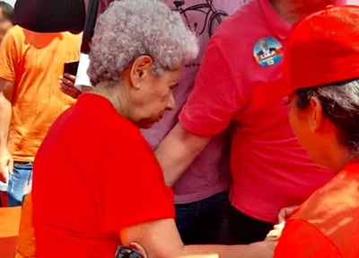 Regina Sousa passa mal em ato a favor de Lula na ponte da Amizade