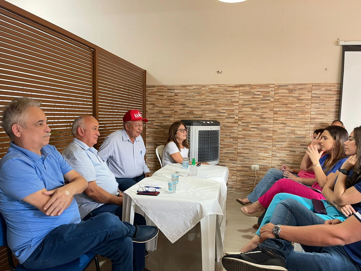 Reunião liderada por Dr. Pessoa