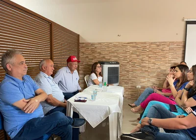 Reunião liderada por Dr. Pessoa