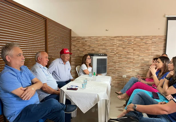Reunião liderada por Dr. Pessoa