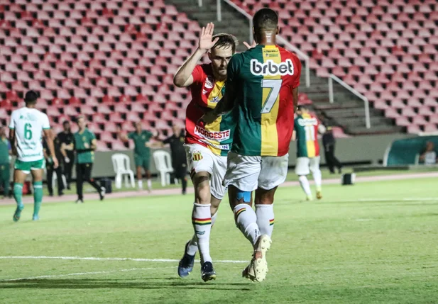 Sampaio Corrêa contra a Chapecoense pela Série B