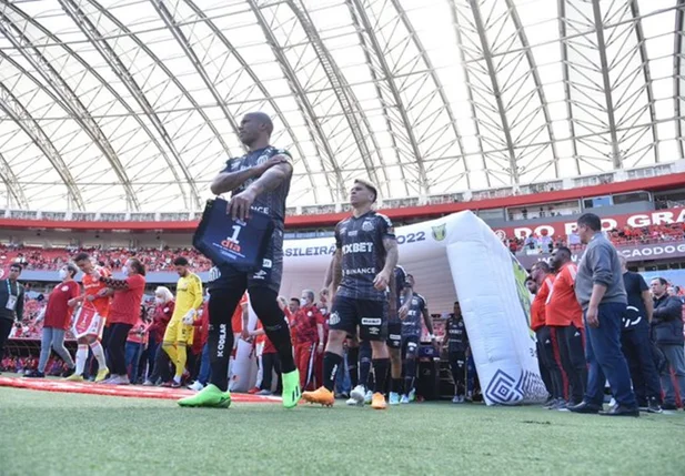 Santos é derrotado por 1 a 0 no Beira-Rio.