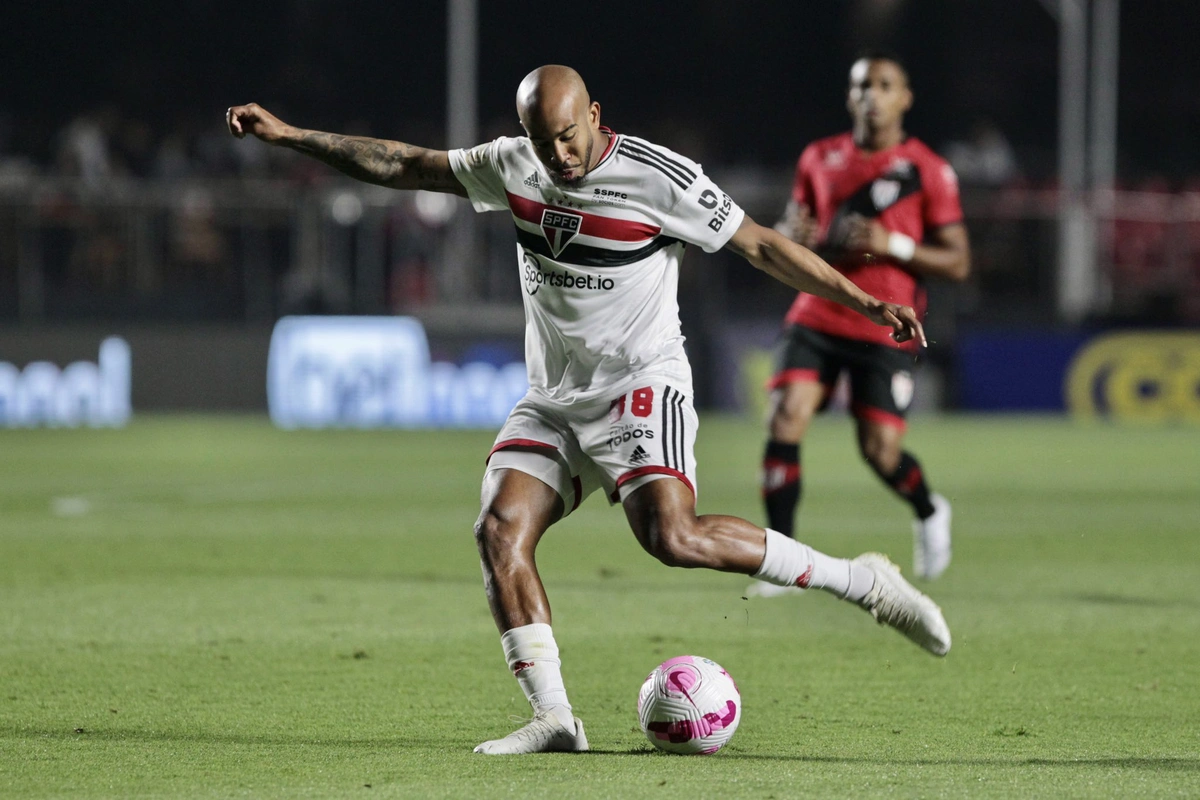 São Paulo e Atlético-GO pelo Brasileirão Série A