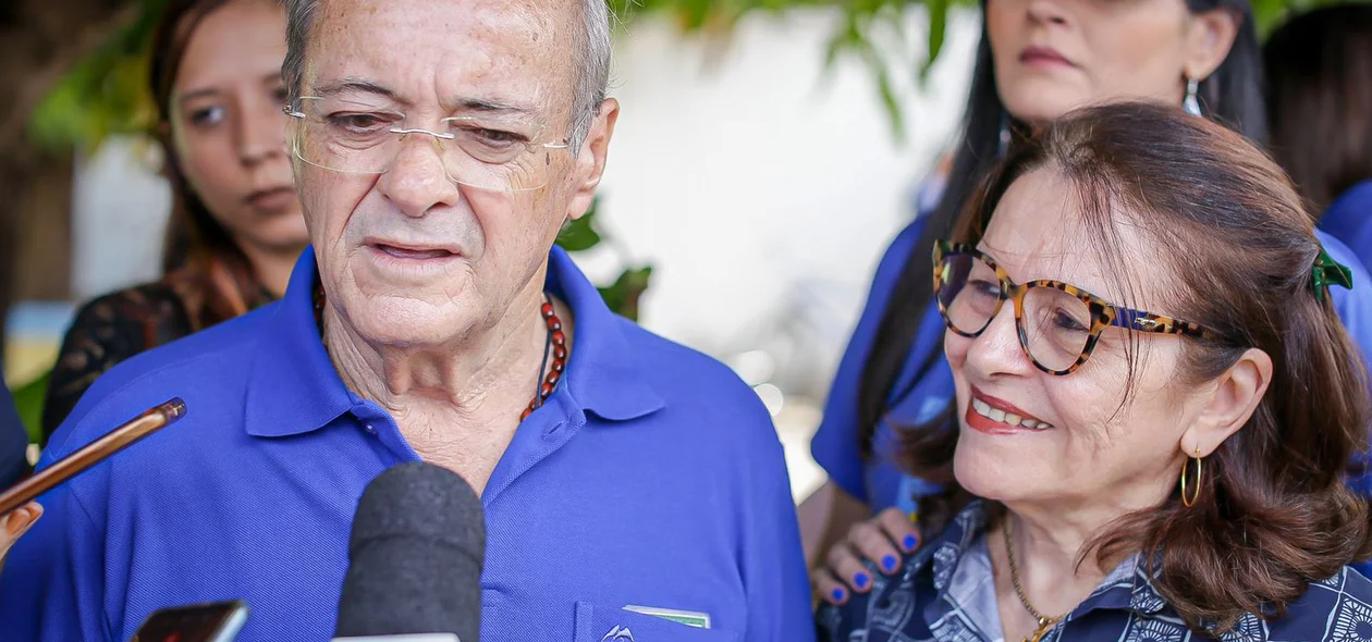 Sílvio Mendes ao lado da esposa