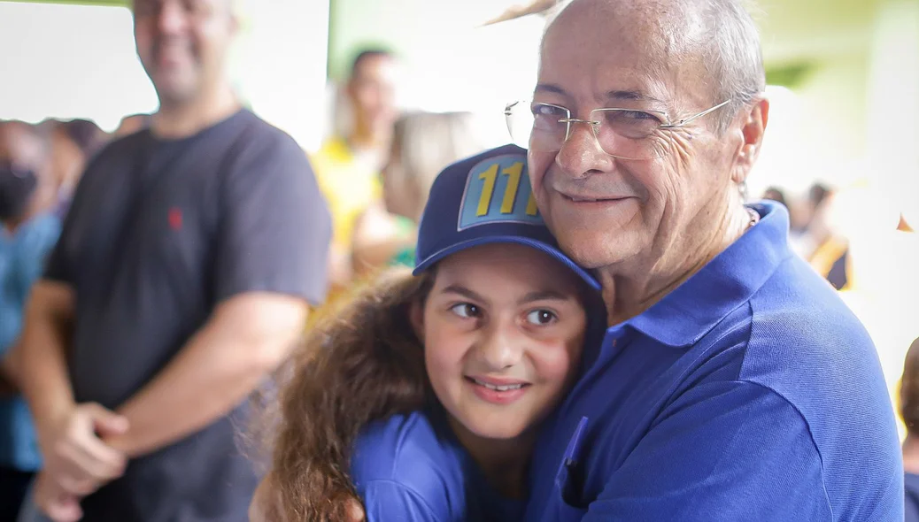 Sílvio Mendes com a neta de Iracema