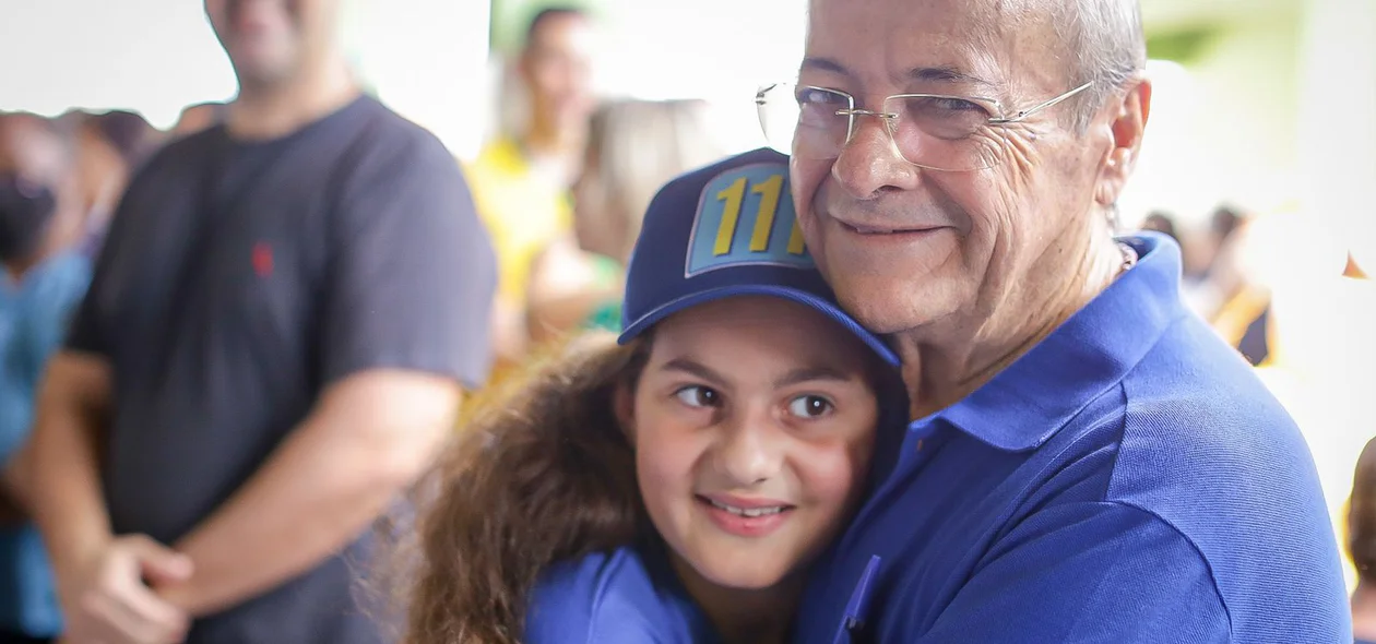 Sílvio Mendes com a neta de Iracema