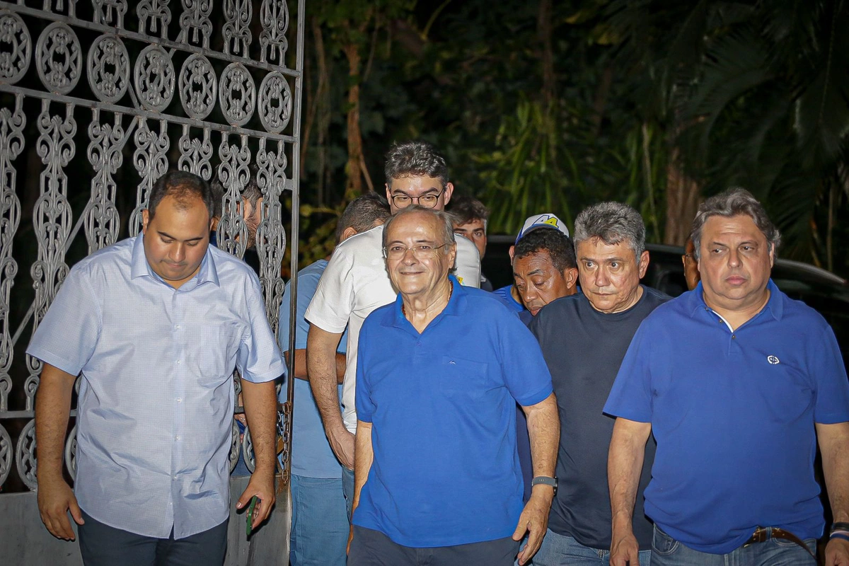 Sílvio Mendes , Júlio Arcoverde e demais autoridades após o resultado das urnas