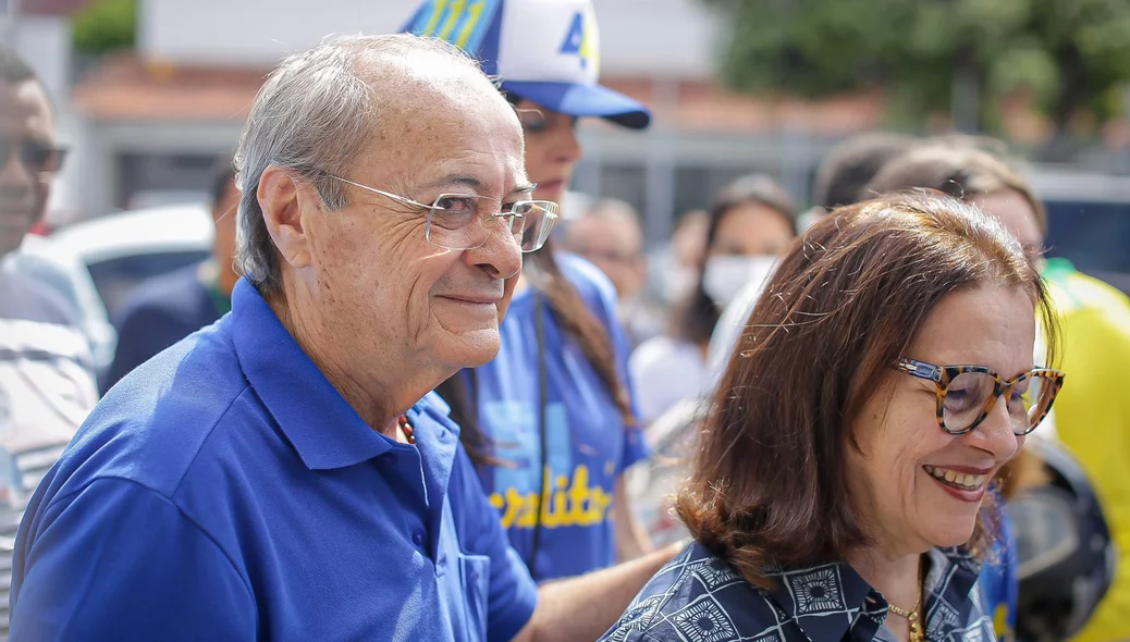 Sílvio Mendes saindo com a esposa