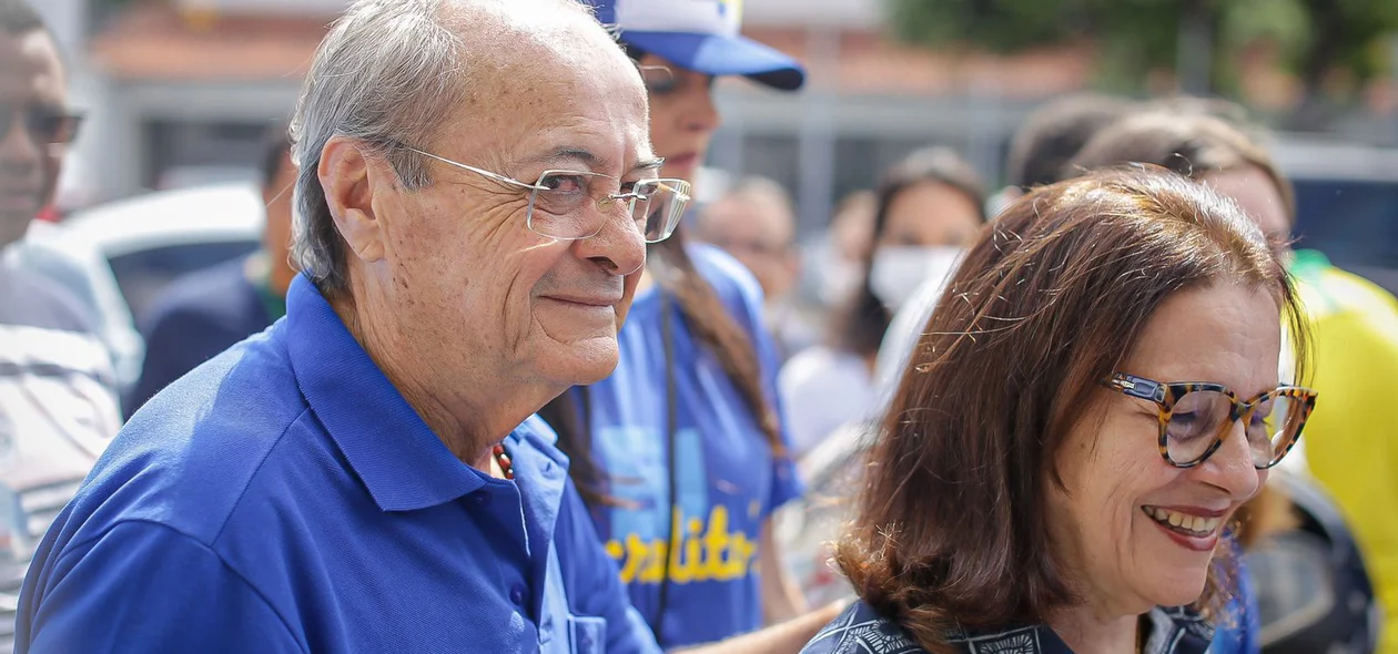 Sílvio Mendes saindo com a esposa