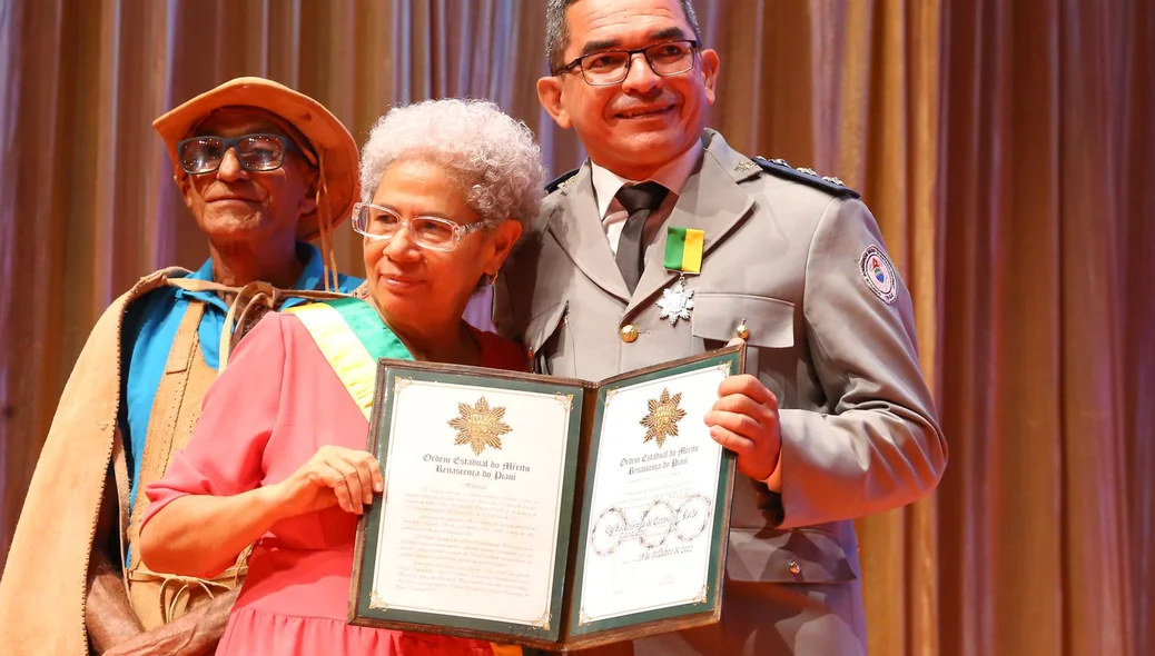 Solenidade de entrega da Medalha do Mérito Renascença a homenageados