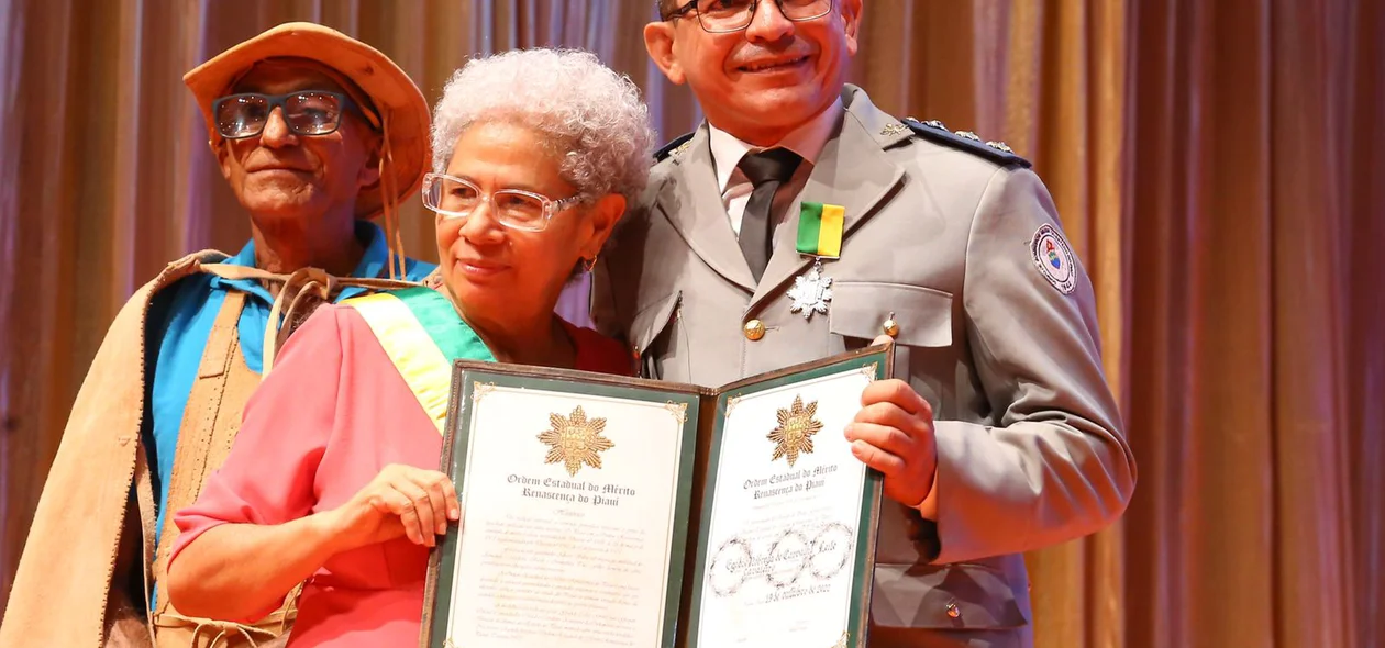 Solenidade de entrega da Medalha do Mérito Renascença a homenageados