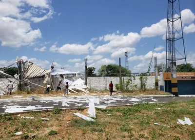 Telhado do Ginásio Verdão é destruído após ventania