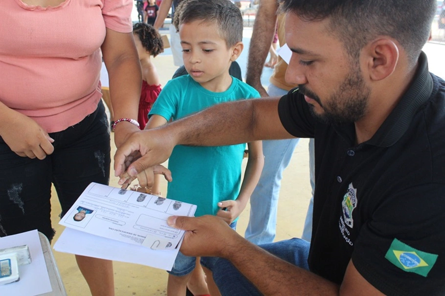 Teresina Cuida de Você reúne multidão para serviços de cidadania no bairro Bom Princípio
