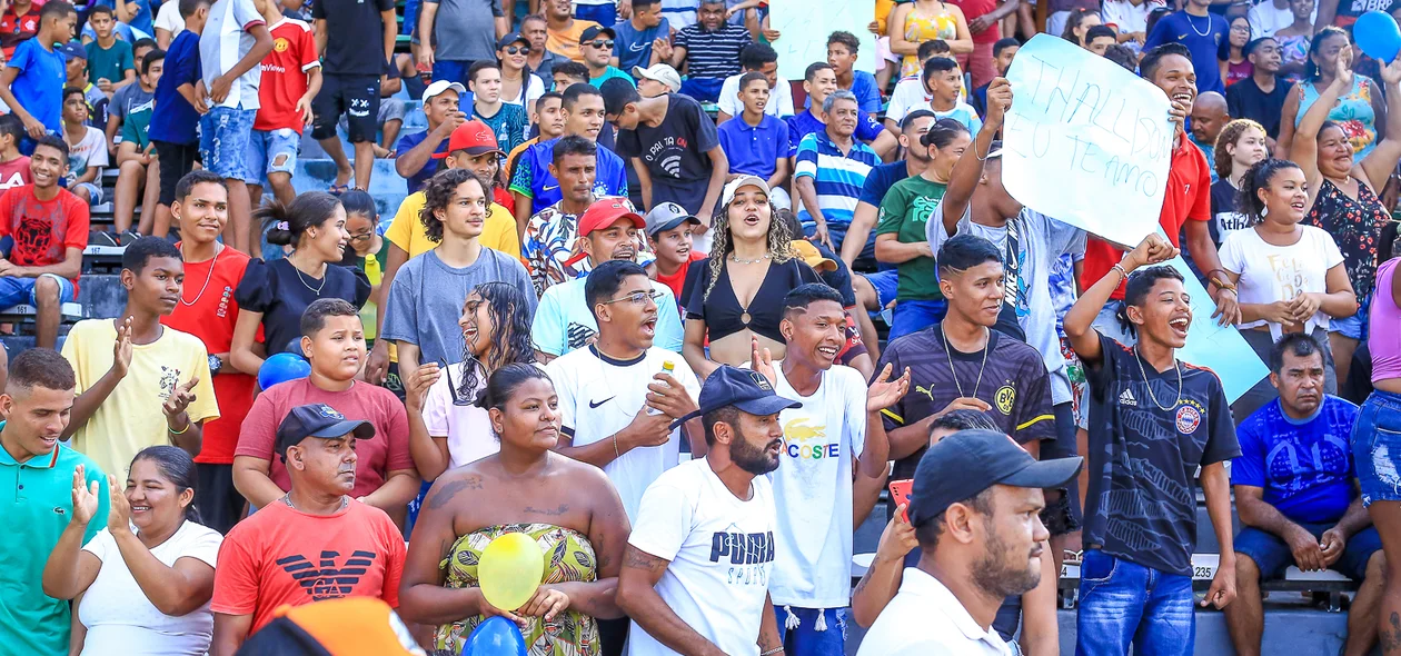 Torcida comemora vitória do São João na Taça das Favelas