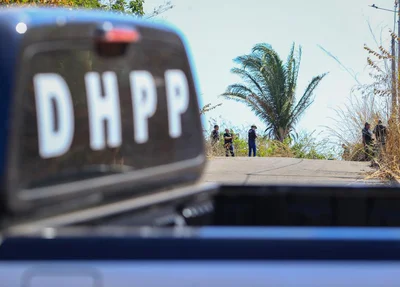 Viatura do DHPP no local do crime