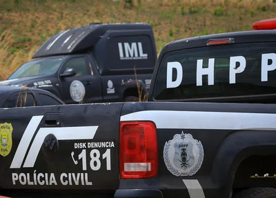 Viaturas do DHPP e IML