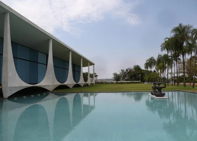 Vista do Palácio da Alvorada em Brasília (DF), nesta quarta-feira (5)