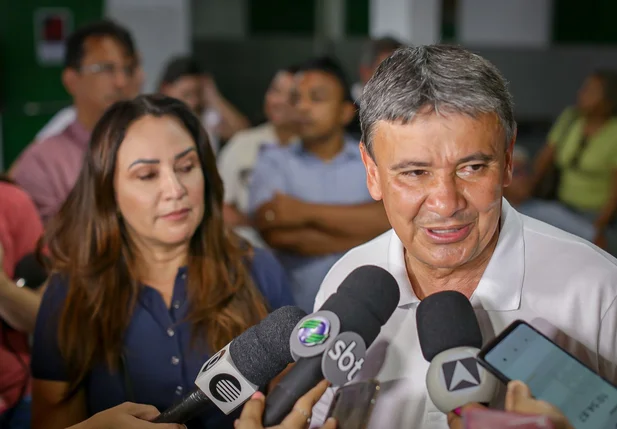 Wellington Dias em entrevista durante a votação