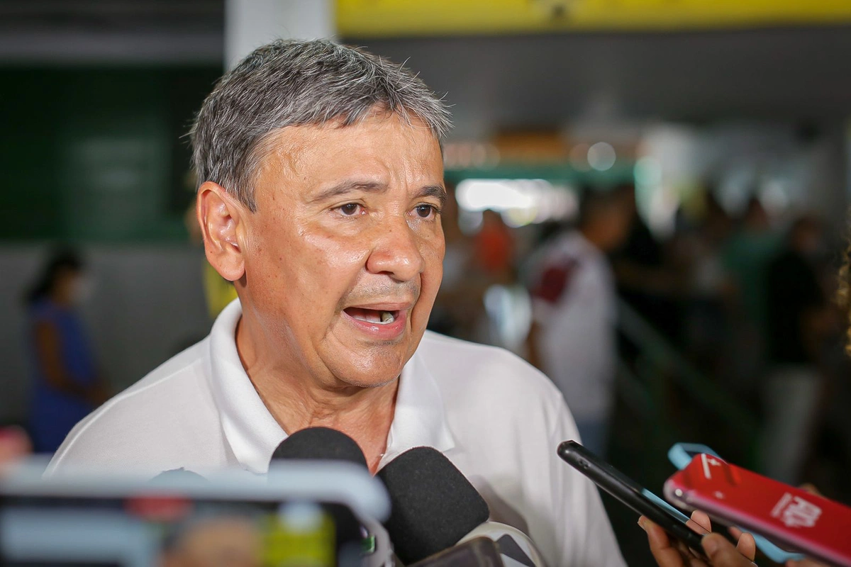 Wellington Dias fala com a imprensa
