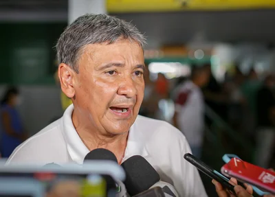 Wellington Dias fala com a imprensa