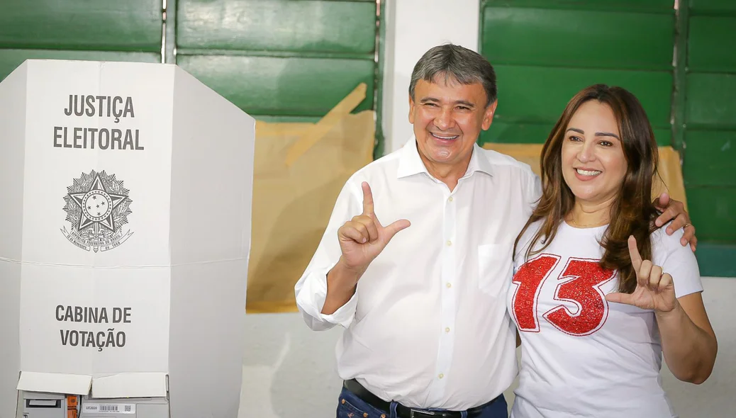 Wellington e Rejane durante votação