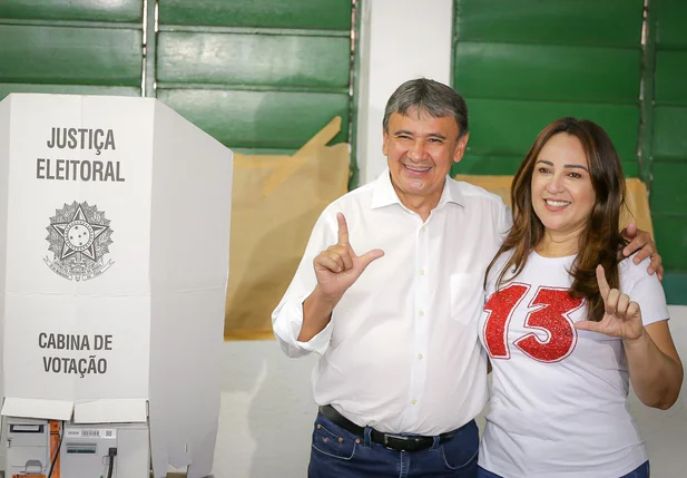 Wellington e Rejane durante votação