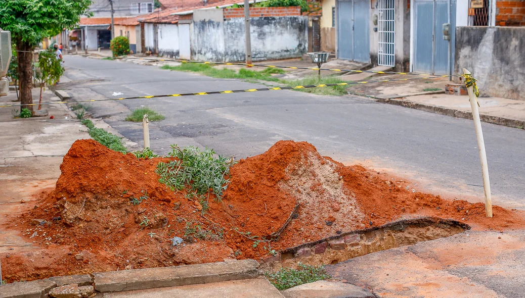 A rua fica localizada no bairro São Benedito