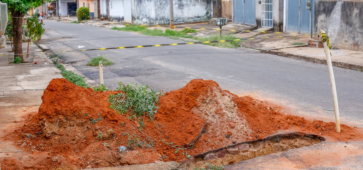 A rua fica localizada no bairro São Benedito