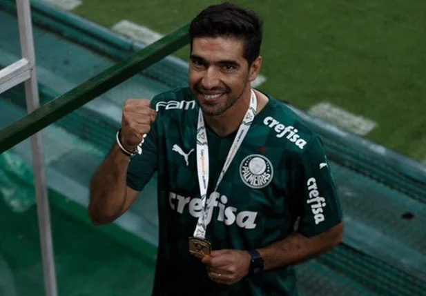Abel Ferreira comemorando o título da Série A 2022