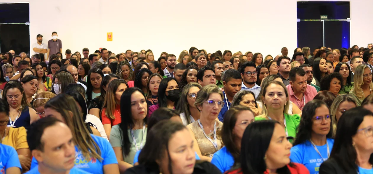 Além dos gestores, profissionais da Educação estiveram presente no seminário
