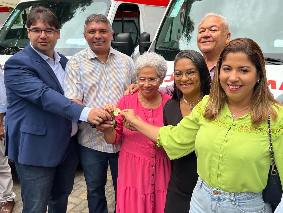Ambulância foi entregue pela governadora Regina Sousa