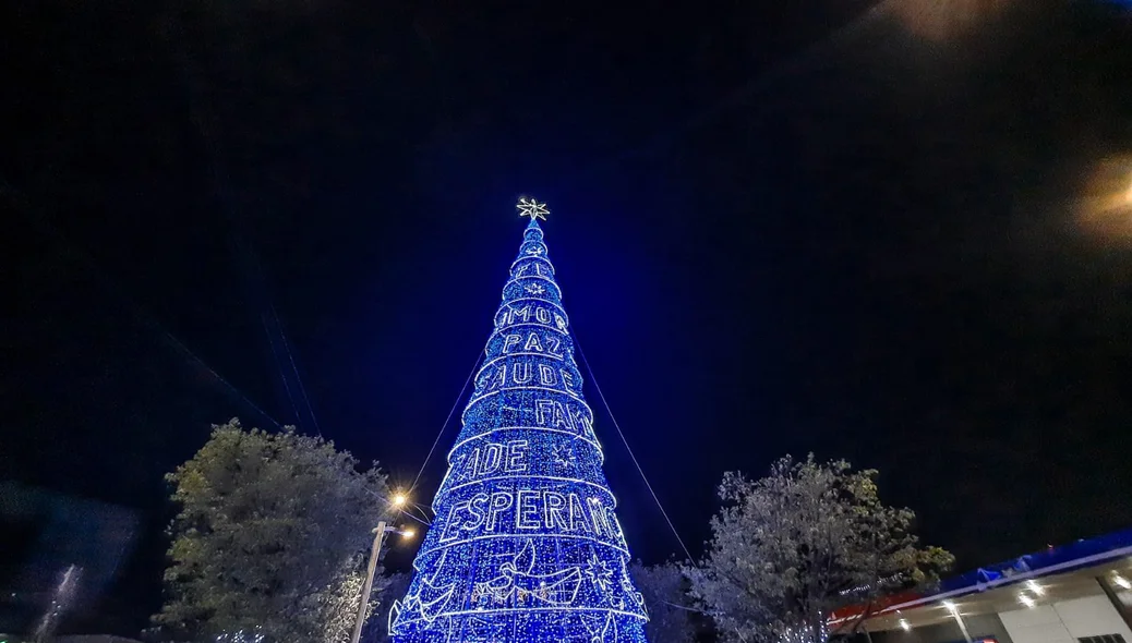 Árvore de Natal de 24 metros