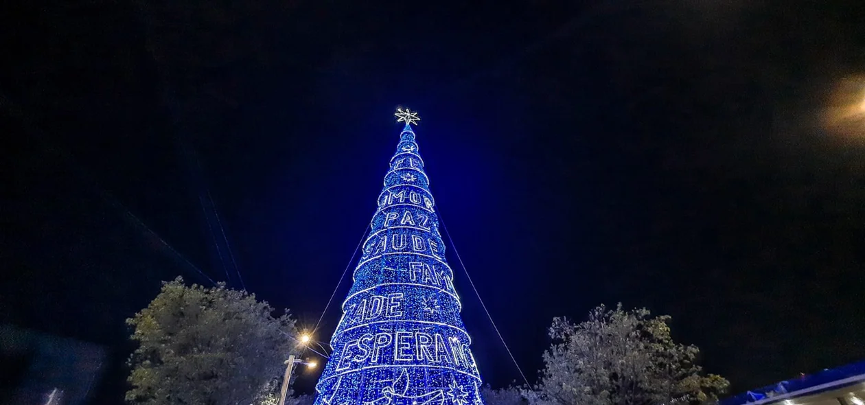 Árvore de Natal de 24 metros