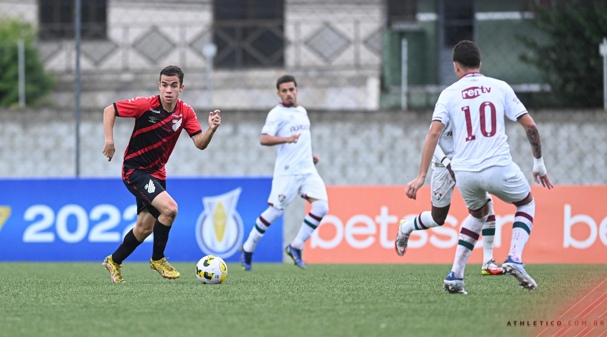 Athletico-PR na disputa do Campeonato sub-17