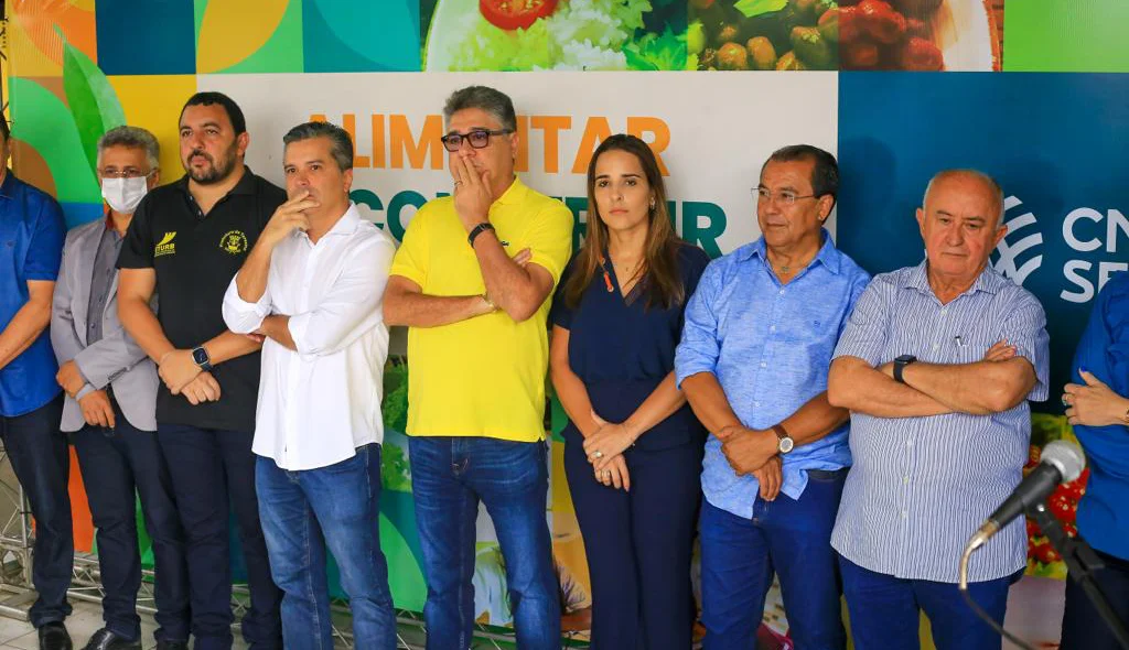 Autoridades no lançamento da Expoapi 2022
