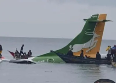 Avião cai em lago na Tanzânia e 26 das 43 pessoas a bordo são resgatadas com vida