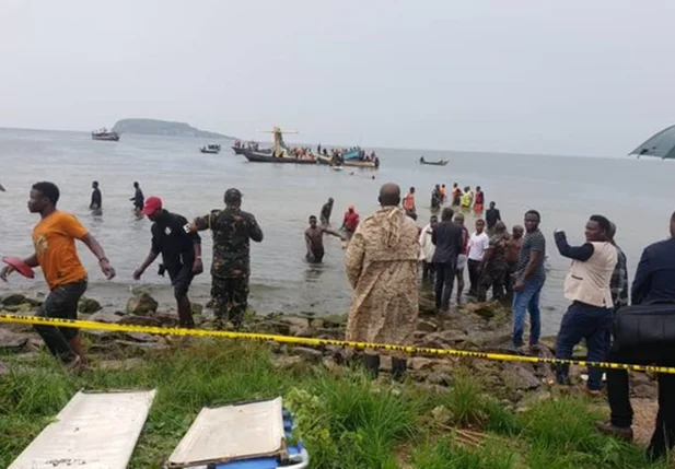 Avião cai em lago na Tanzânia