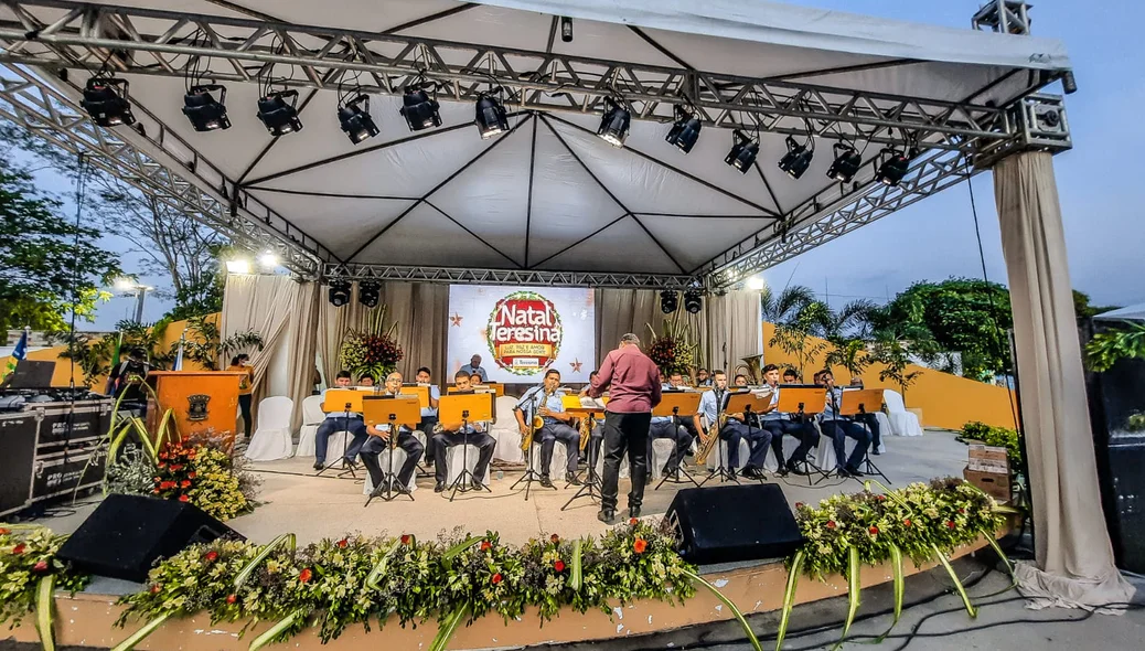 Banda 16 de Agosto tocou na solenidade de inauguração