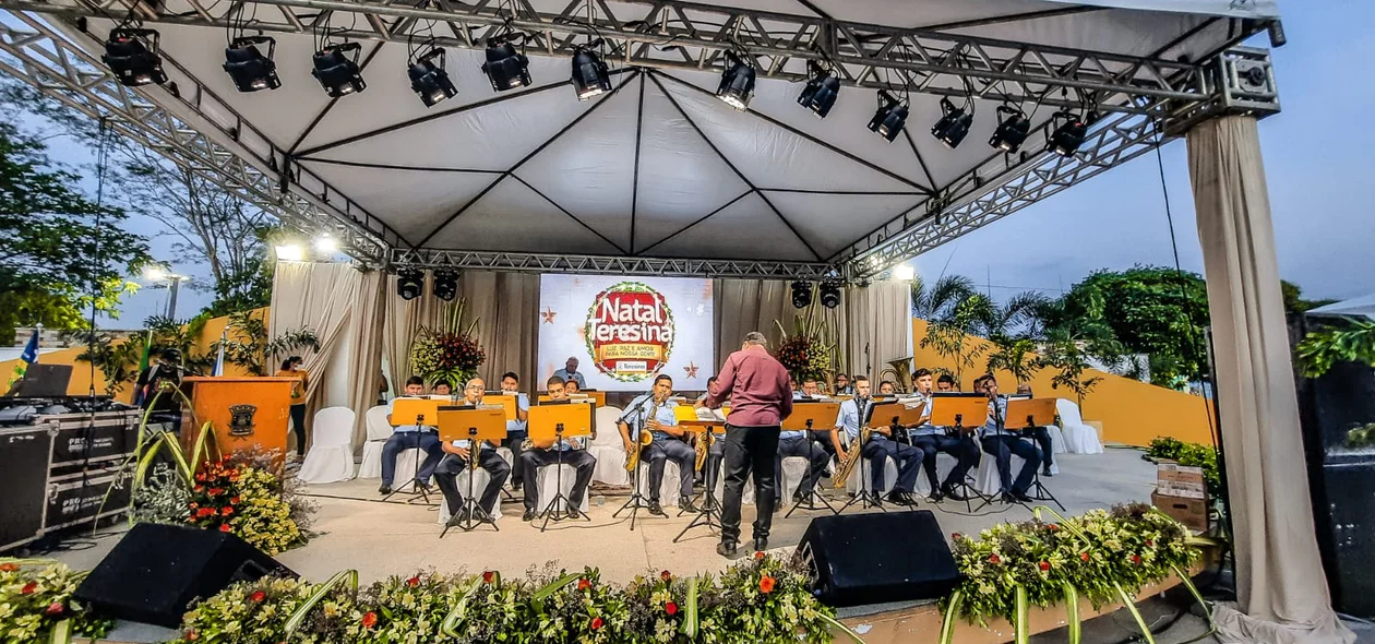 Banda 16 de Agosto tocou na solenidade de inauguração