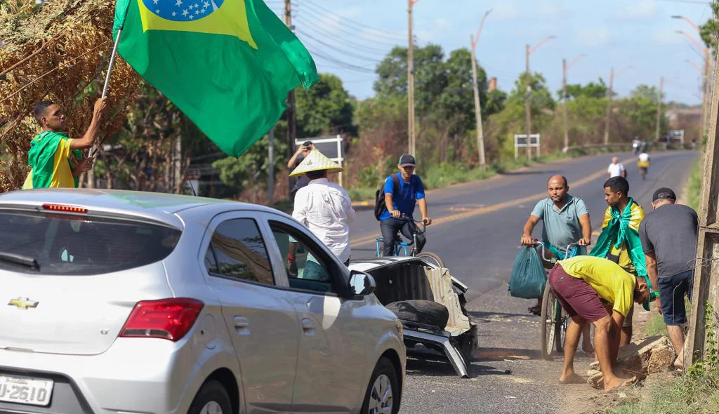 Bloqueio de trecho da BR 316 na Tabuleta, em Teresina