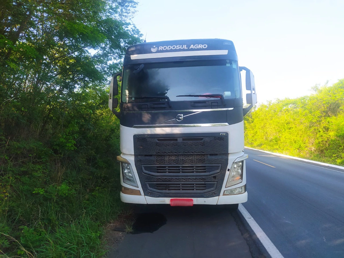 Carreta envolvida no acidente